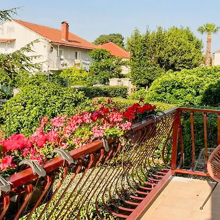 Апартаменти 4 Bedroom Amazing In *